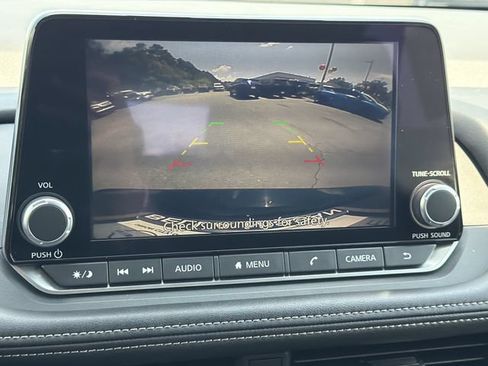 Used 2025 Nissan Rogue SV FWD image 15