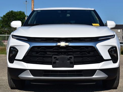 Used 2025 Chevrolet Blazer LT AWD/4WD image 2