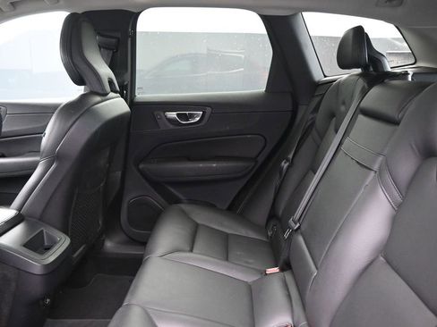 Used 2019 Volvo XC60 T5 Momentum w/ Premium Package image 20