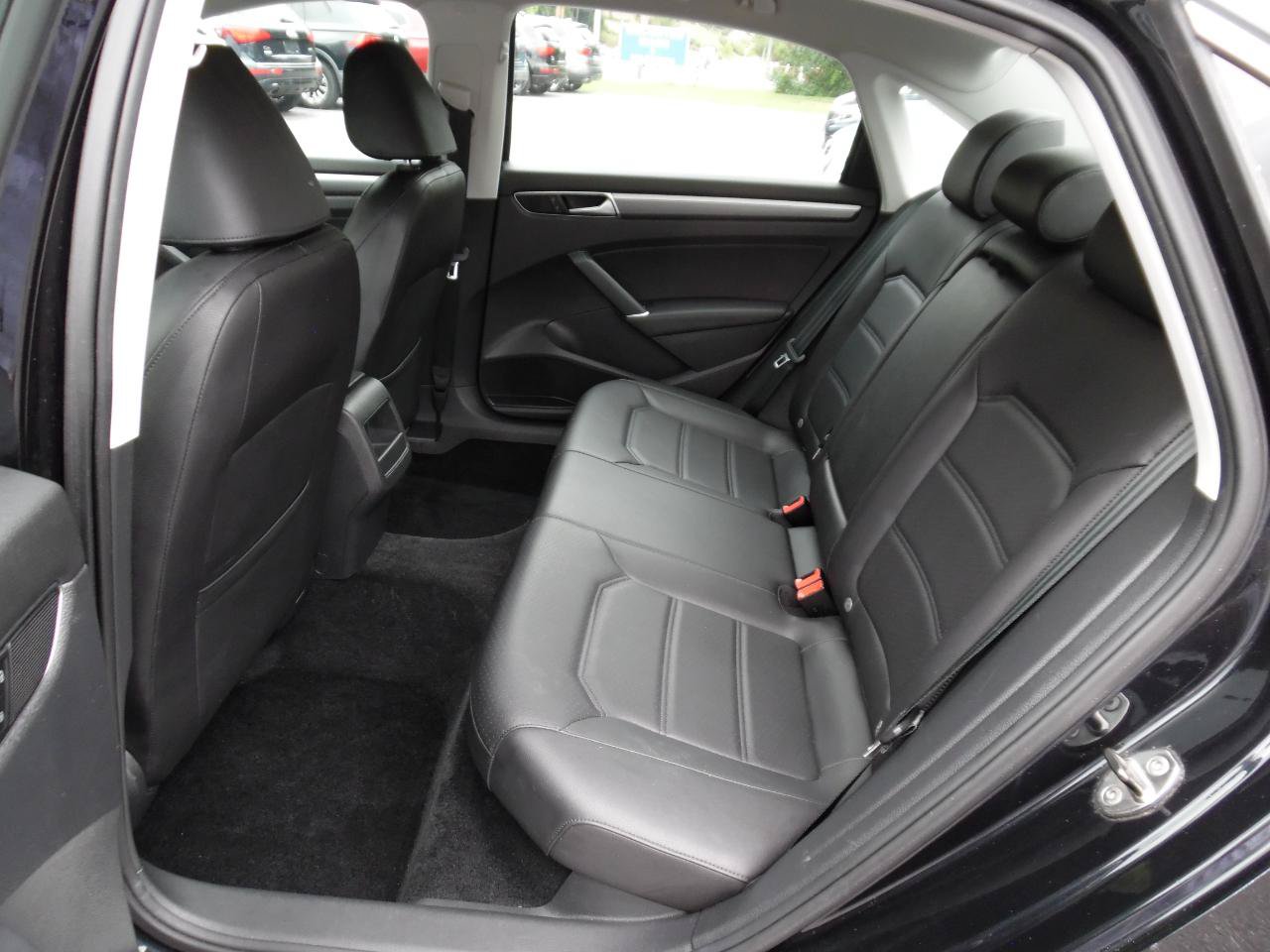 Used 2017 Volkswagen Passat 1.8T R-Line FWD image 18