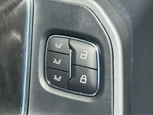 Used 2025 Ford F350 Lariat w/ Lariat Ultimate Package AWD/4WD image 22