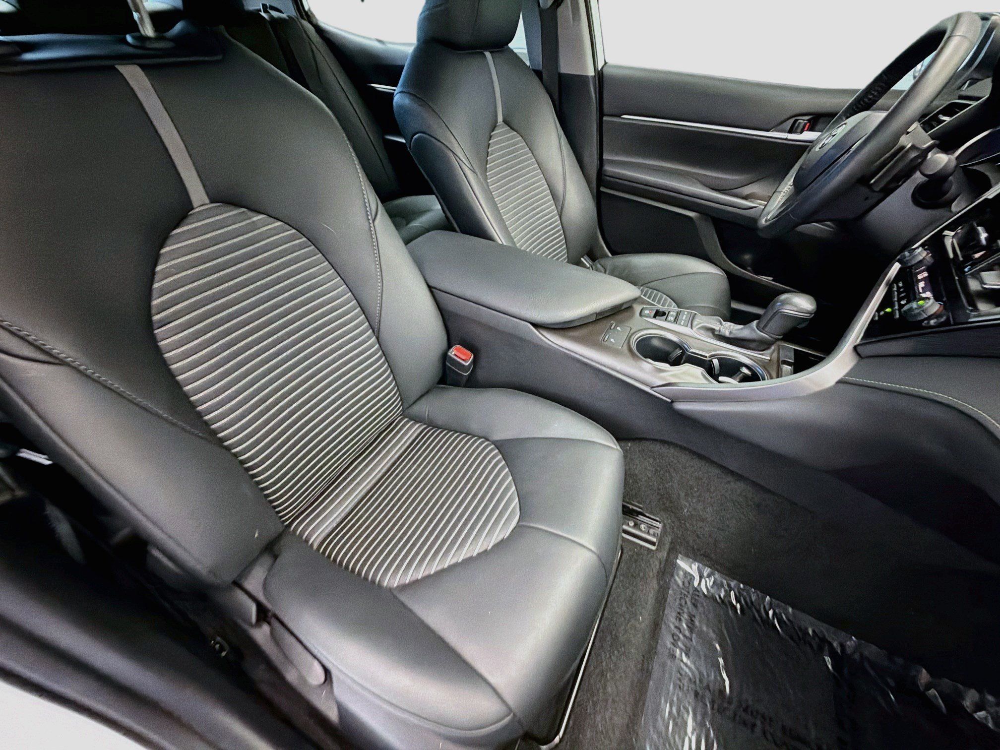 Used 2024 Toyota Camry SE w/ Cold Weather Package FWD image 15
