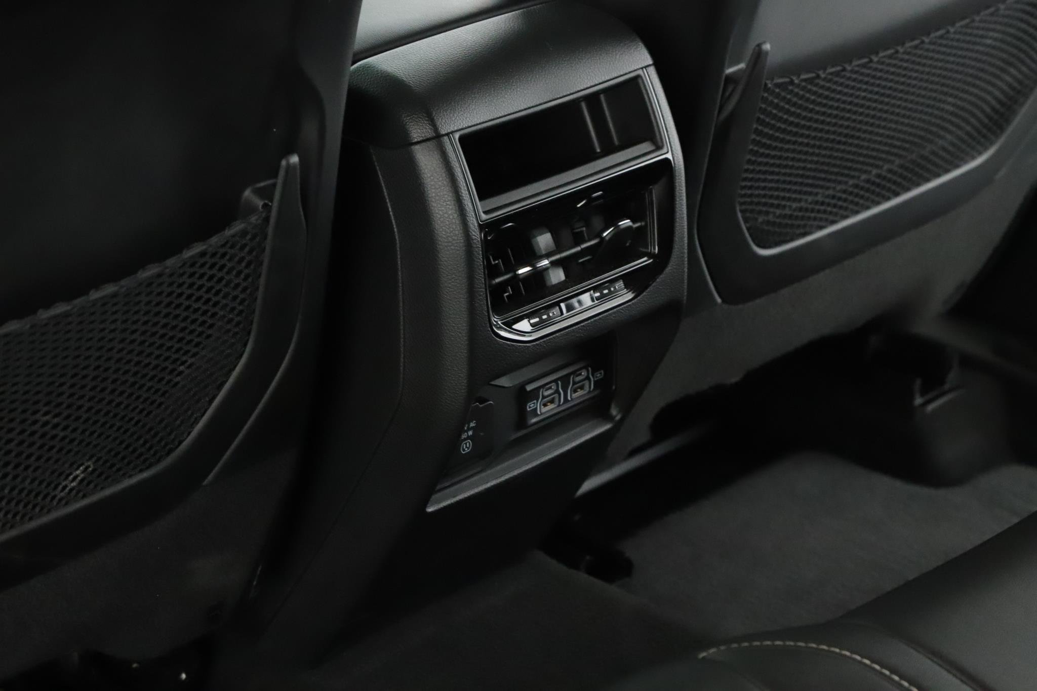 Used 2023 Jeep Grand Cherokee Altitude AWD/4WD image 7