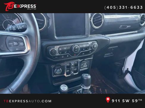 Used 2023 Jeep Wrangler Unlimited Sahara image 16