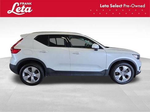 Used 2022 Volvo XC40 T5 Momentum image 7