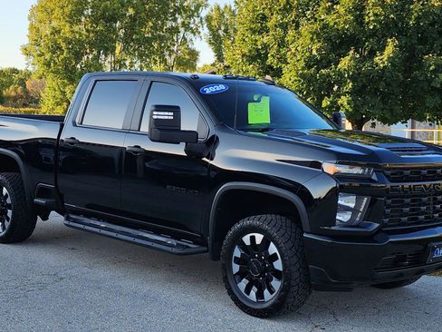 Used 2020 Chevrolet Silverado 2500 Custom w/ Custom Value Package image 2