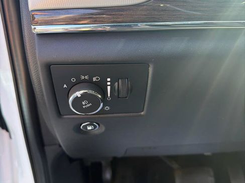 Used 2020 Jeep Grand Cherokee Summit AWD/4WD image 12