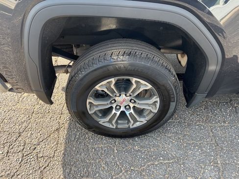 Used 2025 GMC Sierra 1500 SLT image 41