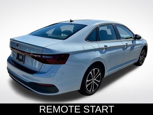 Used 2025 Volkswagen Jetta Sport image 5