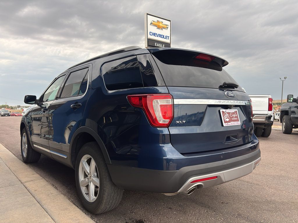 Used 2016 Ford Explorer XLT w/ Equipment Group 201A AWD/4WD image 8