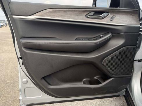 New 2025 Jeep Grand Cherokee L Limited image 26