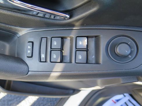 Used 2020 Chevrolet Trax LT w/ LT Convenience Package image 11