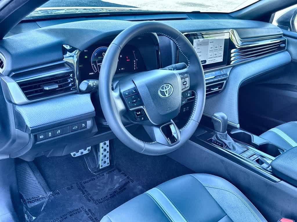 Used 2025 Toyota Camry SE w/ Convenience Package FWD image 13