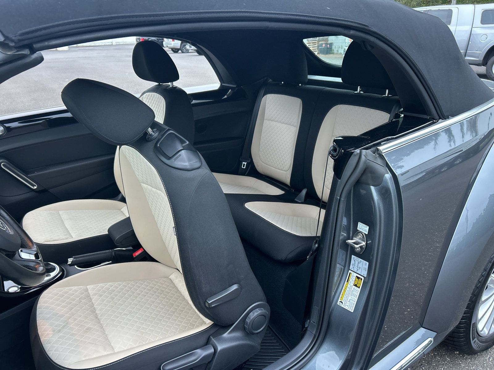 Used 2019 Volkswagen Beetle 2.0T SE FWD image 26