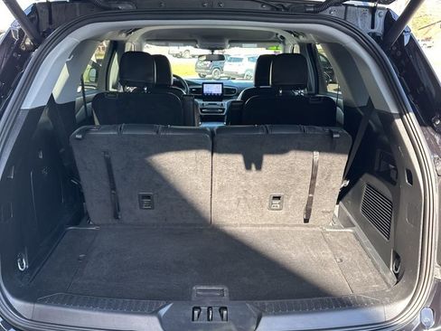 Used 2023 Ford Explorer XLT w/ Equipment Group 202A image 14
