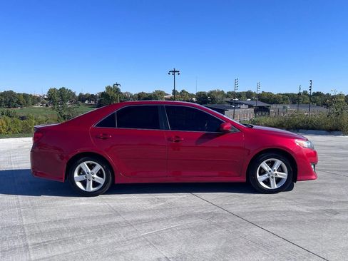 Used 2013 Toyota Camry SE image 4