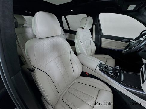 Used 2022 BMW X7 M50i image 31