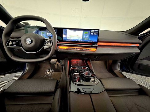 Used 2025 BMW 540i xDrive image 15