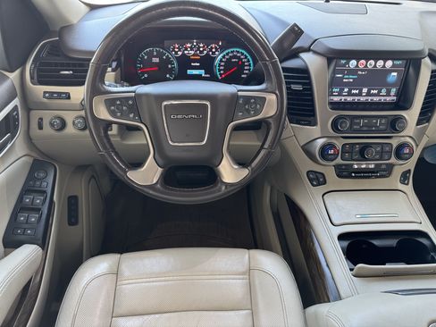 Used 2018 GMC Yukon Denali w/ Denali Ultimate Package AWD/4WD image 19