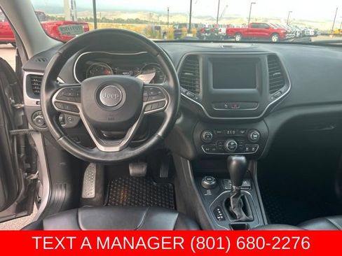 Used 2019 Jeep Cherokee Latitude Plus w/ Comfort/Convenience Group AWD/4WD image 19