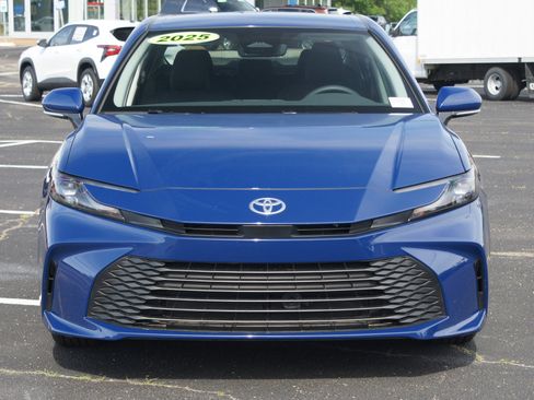 Used 2025 Toyota Camry LE w/ Convenience Package image 24