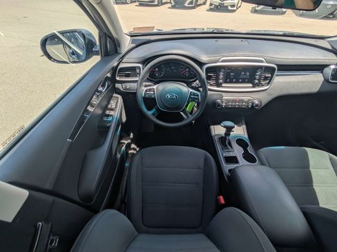 Used 2020 Kia Sorento LX FWD image 18