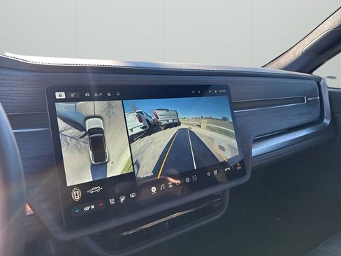 Used 2024 Rivian R1S Adventure image 38