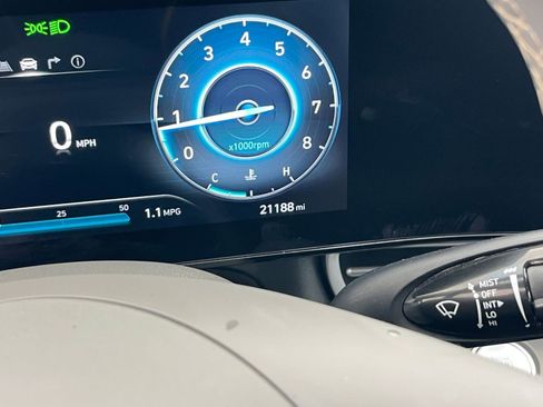 Used 2025 Hyundai Elantra SEL image 38