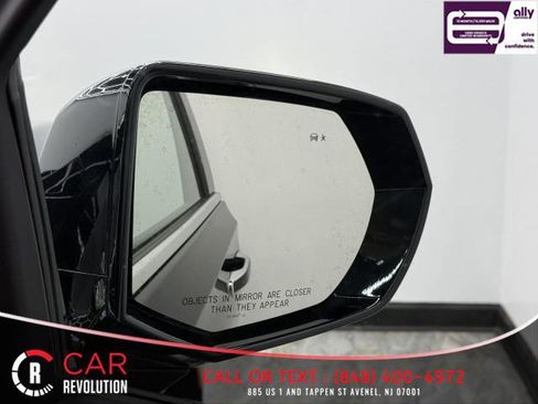 Used 2024 GMC Yukon XL SLT image 69