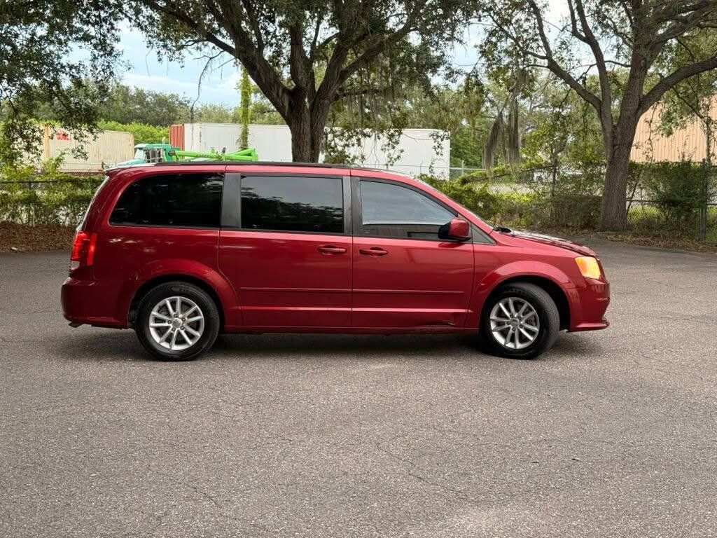 Used 2014 Dodge Grand Caravan SXT FWD image 3