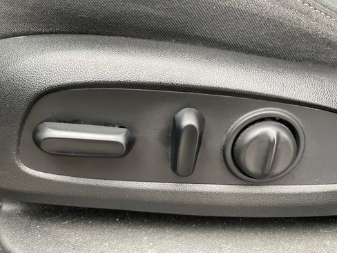 Used 2020 Chevrolet Traverse LT image 23