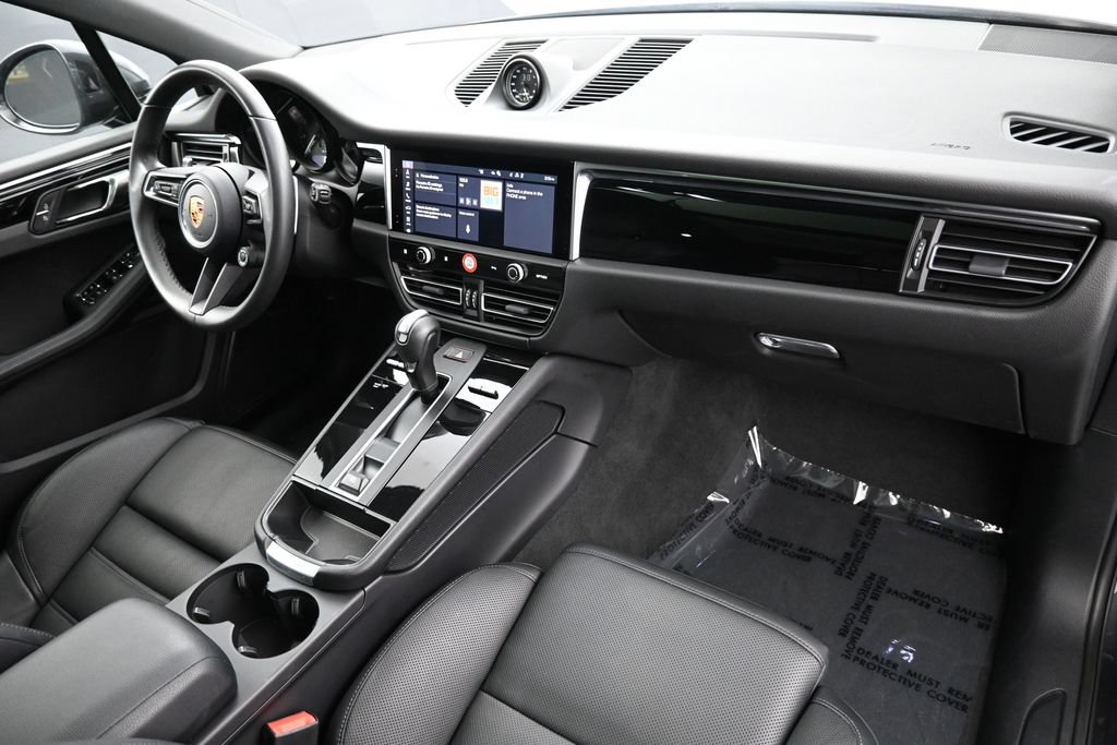 Certified 2026 Porsche Macan AWD/4WD image 32