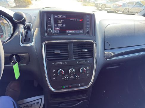 Used 2017 Dodge Grand Caravan SE image 15