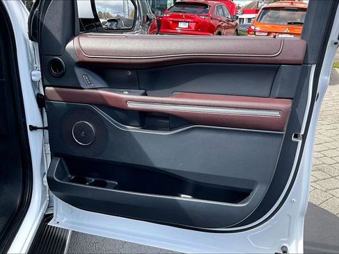 Used 2023 Ford Expedition Limited image 28