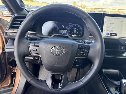 Used 2025 Toyota Crown Signia Limited image 26