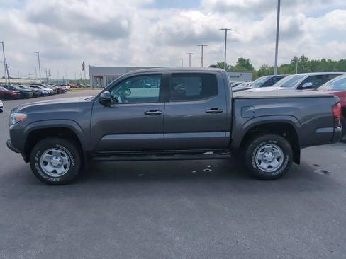 Used 2021 Toyota Tacoma SR AWD/4WD image 5