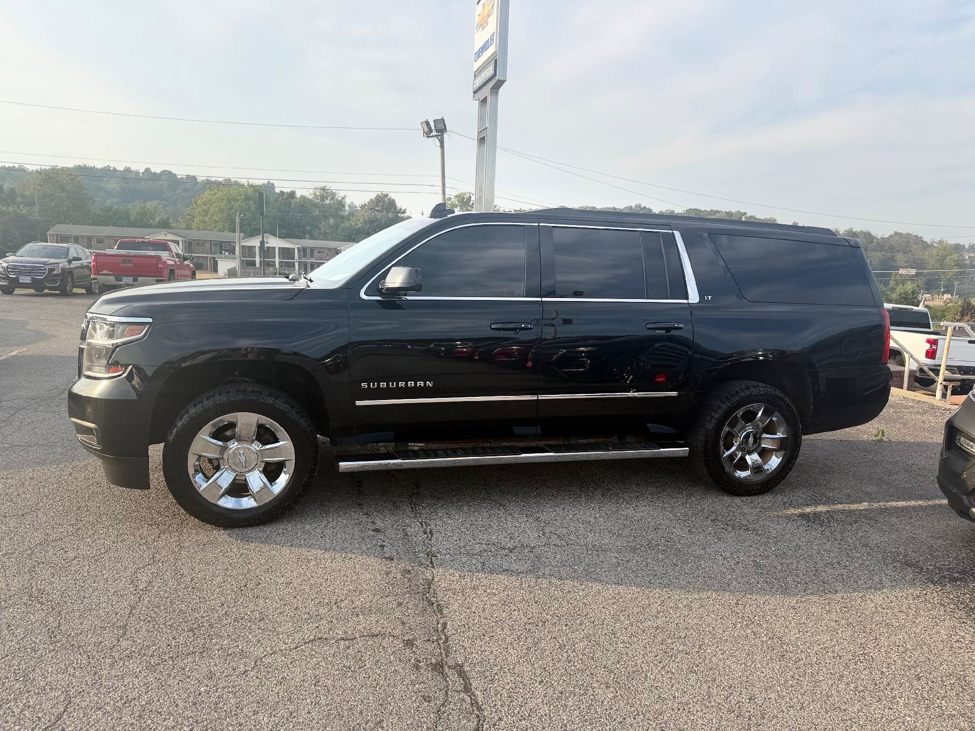 Used 2019 Chevrolet Suburban LT w/ LT Signature Package AWD/4WD image 5