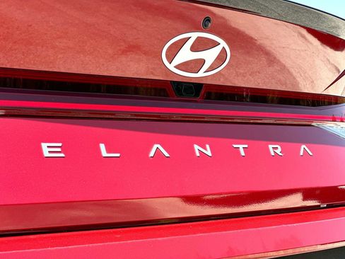 Used 2025 Hyundai Elantra SEL FWD image 15
