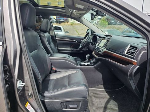 Used 2015 Toyota Highlander Limited Platinum AWD/4WD image 10