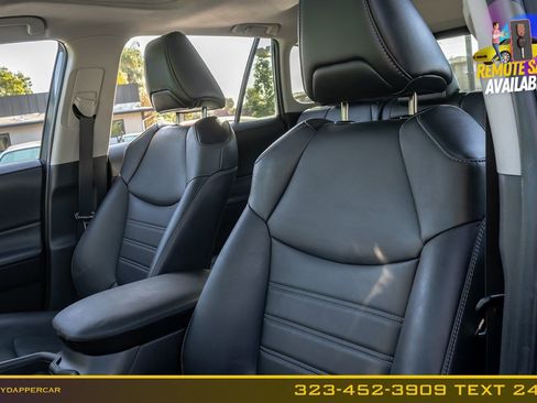 Used 2021 Toyota RAV4 XLE Premium image 12
