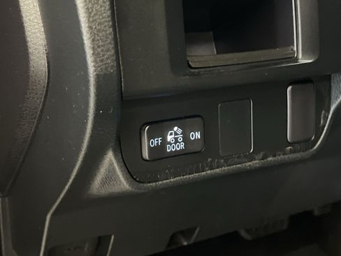 Used 2016 Toyota Tacoma SR5 w/ Towing Package RWD image 36