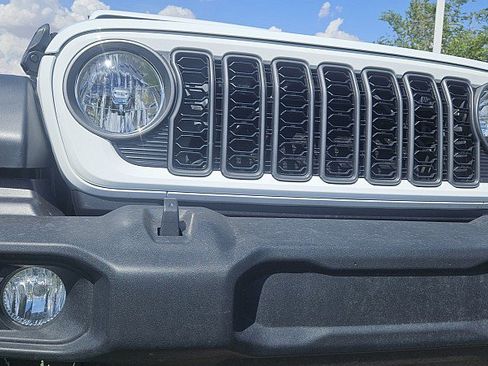 Used 2025 Jeep Wrangler Unlimited Sport AWD/4WD image 3