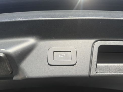 Certified 2026 Land Rover Range Rover Velar S image 32