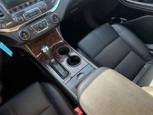 Used 2014 Chevrolet Impala LT w/ Convenience Package image 16