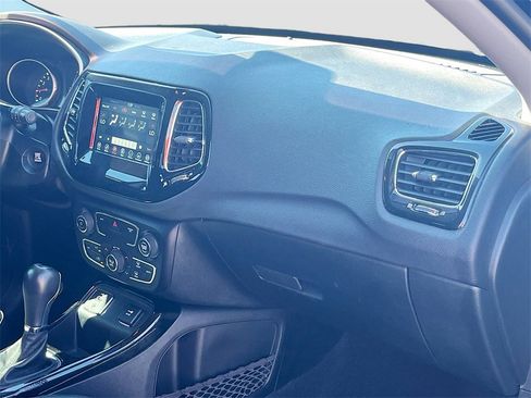 Used 2021 Jeep Compass Latitude image 28