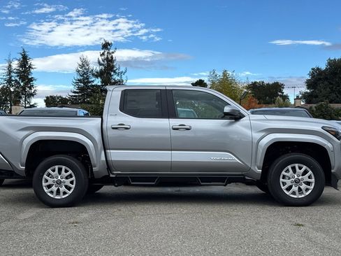 New 2025 Toyota Tacoma SR5 image 9