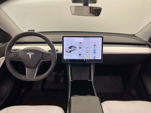 Used 2020 Tesla Model Y Long Range image 25