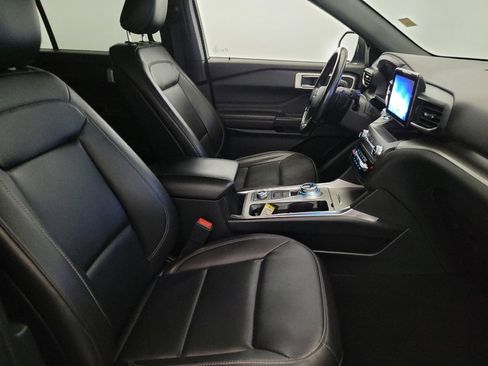 Used 2020 Ford Explorer XLT w/ Equipment Group 202A AWD/4WD image 21