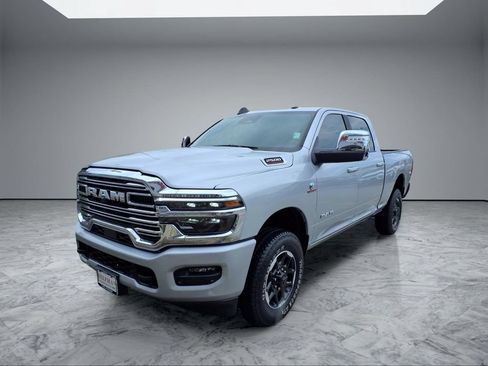 Used 2026 RAM 2500 Laramie AWD/4WD image 3