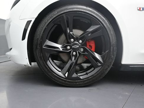Used 2021 Chevrolet Camaro LT RWD image 10
